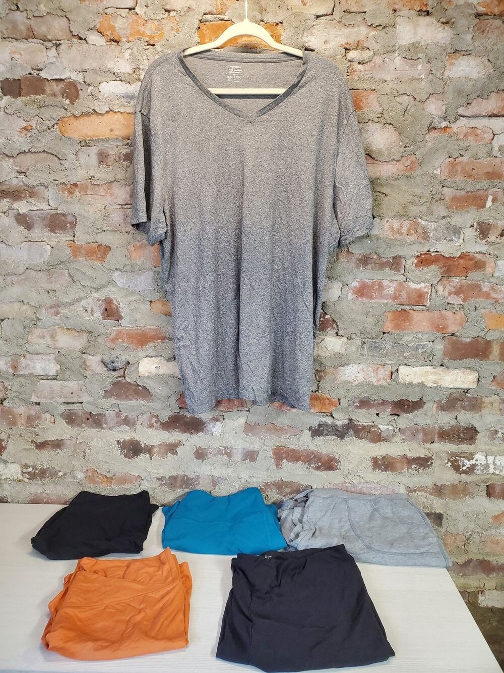 Womens Athletic Shorts Capris Lot Old Navy 2x XXL V Neck T Shirt Bundle